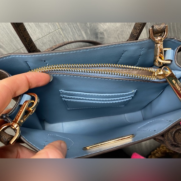 MICHAEL KORS MERCER MEDIUM MESSENGER CROSSBODY BAG CHAMBRAY & BROWN SIGNATURE - Picture 14 of 15